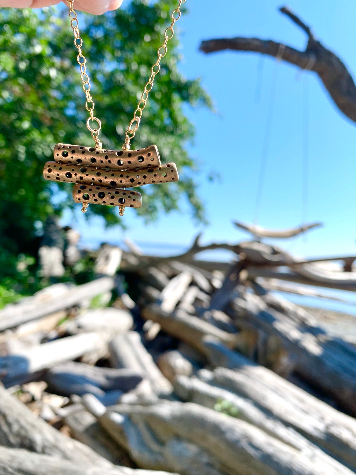 Swinging {bronze} beads?