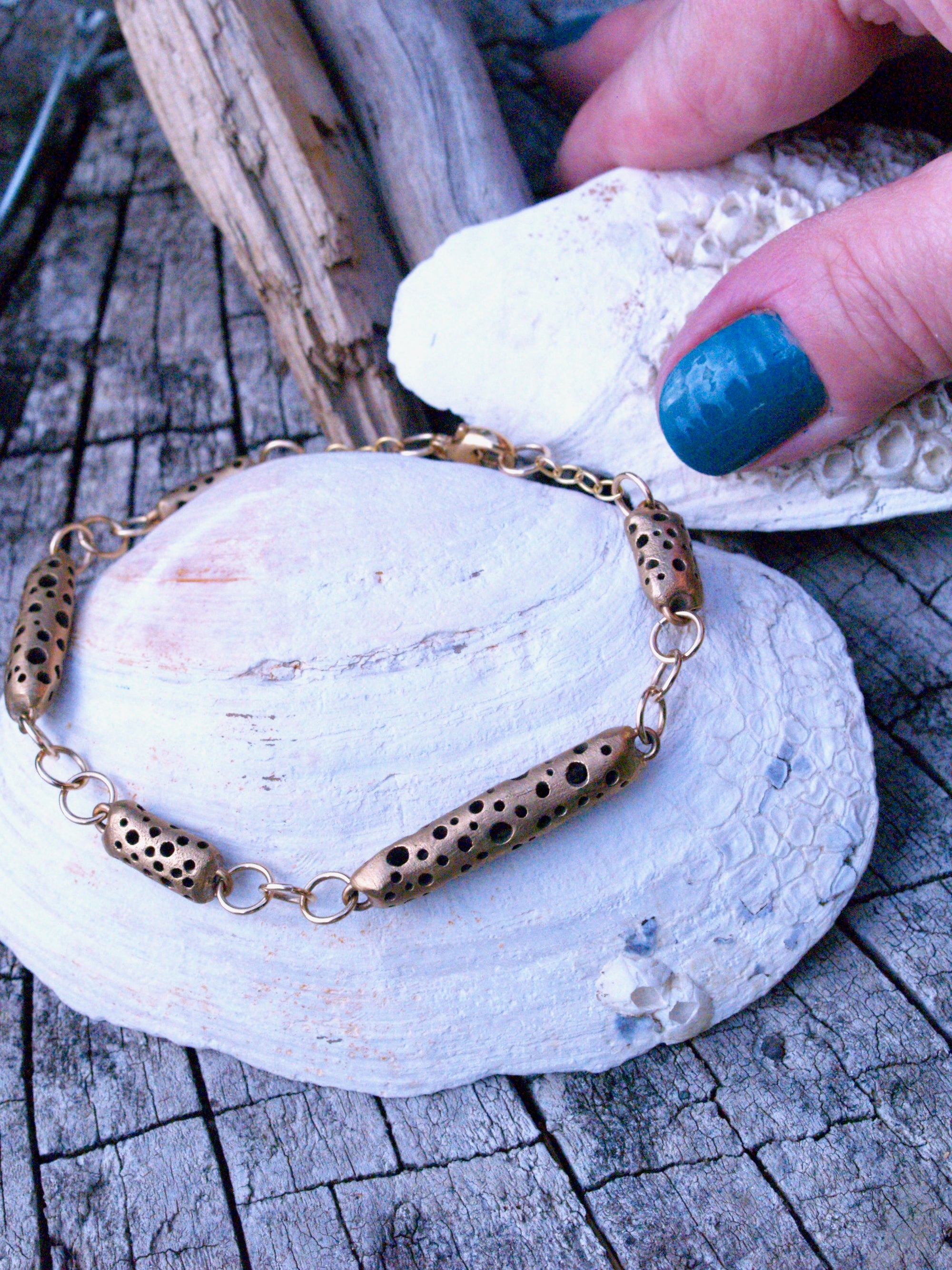 Seashell with bronze handmade bracelet
