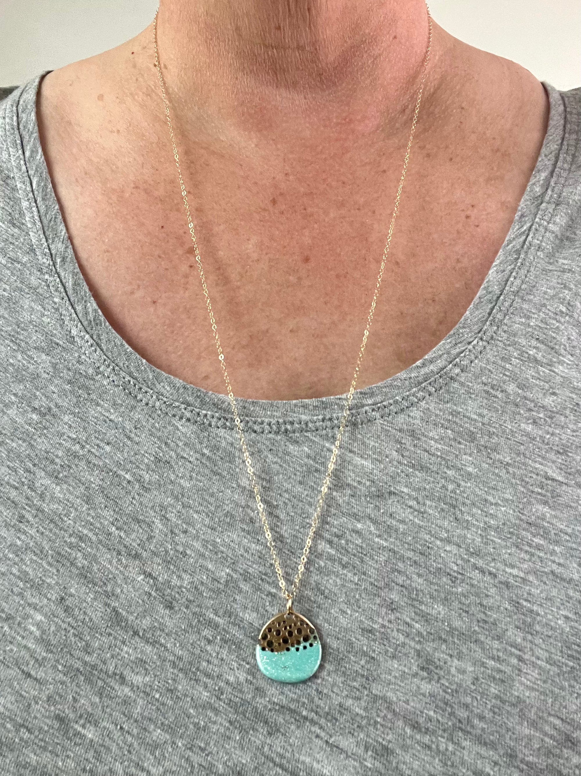 Ocean Effervescence Seafoam Necklace